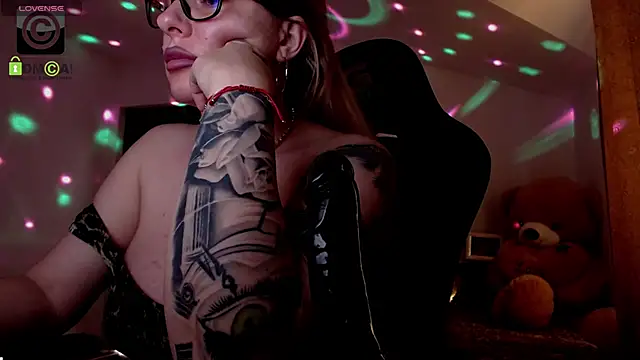 SonyaDevon online show from 20, 2, 2025