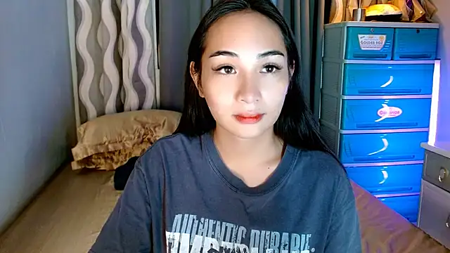 SweetLilly 18 online show from 4, 6, 2026