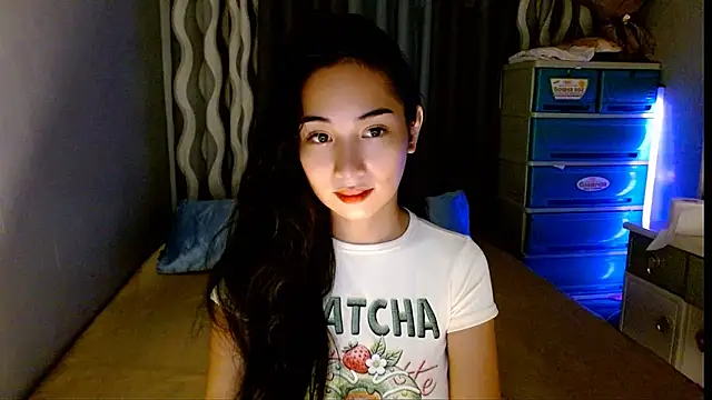 Snapshot of SweetLilly_18 chatting on 30, 6, 2026 SweetLilly 18 online show from 30, 6, 2026