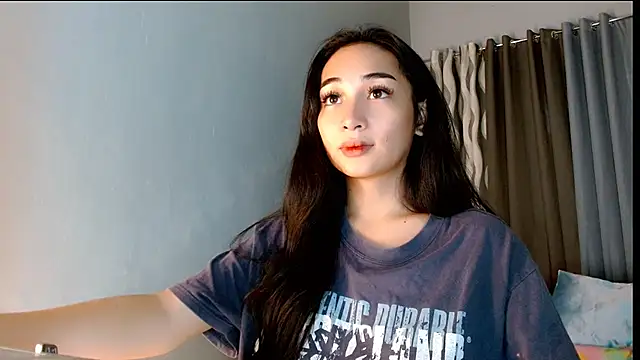 Snapshot of SweetLilly_18 chatting on 9, 7, 2026 SweetLilly 18 online show from 9, 7, 2026
