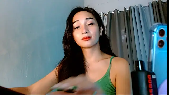 Snapshot of SweetLilly_18 chatting on 19, 6, 2026 SweetLilly 18 online show from 19, 6, 2026