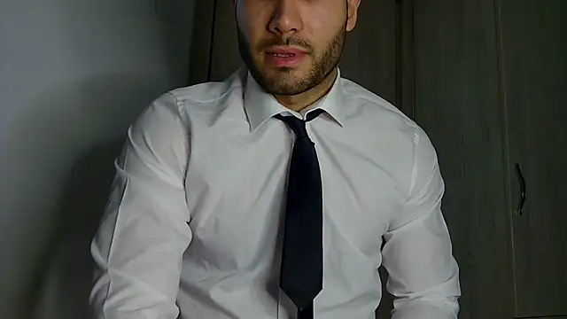 Snapshot of Justynn1 chatting on 5, 4, 2026 Justynn1 online show from 5, 4, 2026