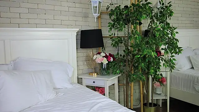 EmillyBronte online show from 5, 10, 2025