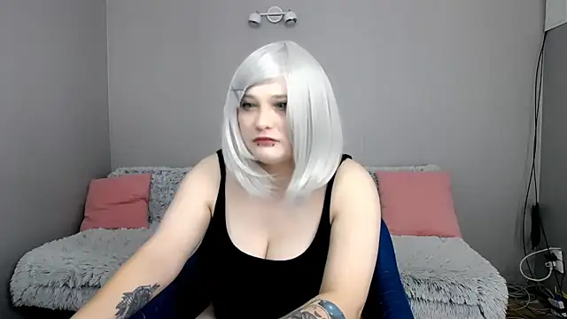 Estheri online show from 1, 10, 2025