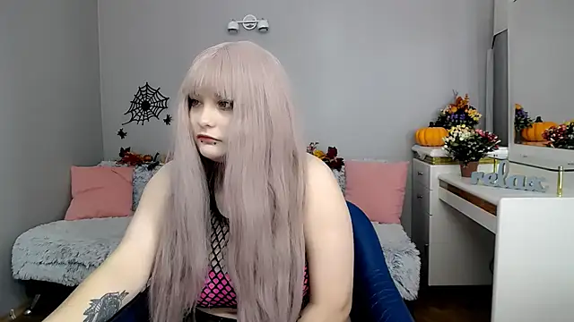 Estheri online show from 4, 11, 2025