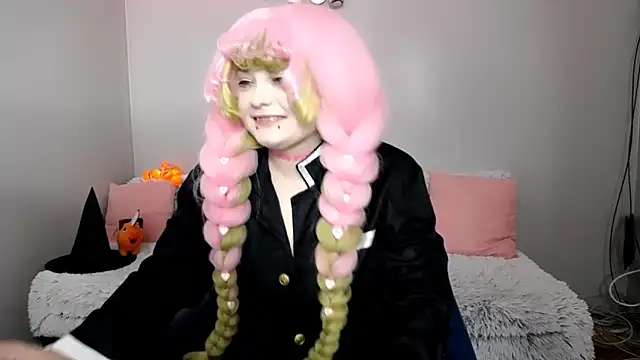 Estheri online show from 27, 10, 2025