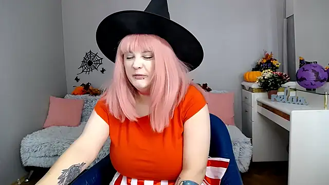 Estheri online show from 30, 10, 2025