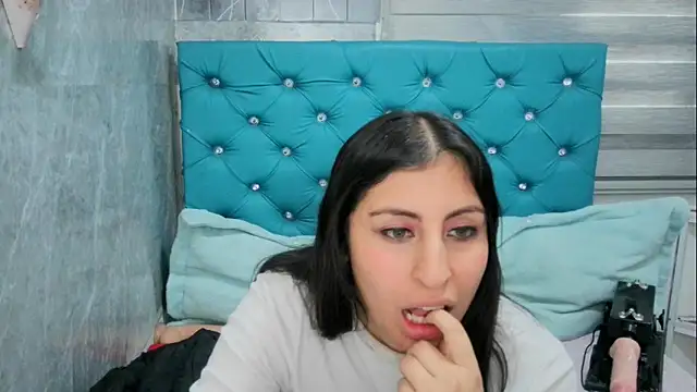 MAARYMOON online show from 4, 3, 2025