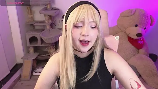 Snapshot of KuroChan420 chatting on 1, 2, 2026 KuroChan420 online show from 1, 2, 2026