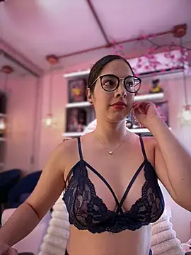 Zoe Bae online show from 14, 7, 2026