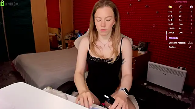 KinsleyHottie online show from 17, 5, 2026