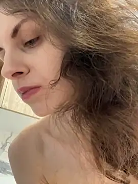 Snapshot of MissAnuta chatting on 4, 2, 2025 MissAnuta online show from 4, 2, 2025