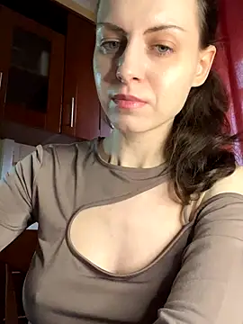 Snapshot of MissAnuta chatting on 5, 11, 2025 MissAnuta online show from 5, 11, 2025