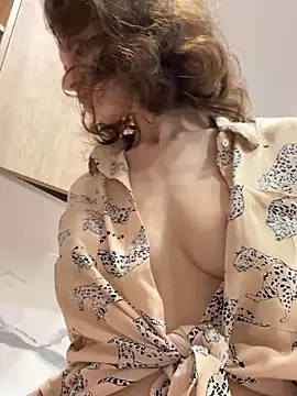 Snapshot of MissAnuta chatting on 8, 3, 2025 MissAnuta online show from 8, 3, 2025