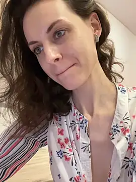 Snapshot of MissAnuta chatting on 10, 3, 2025 MissAnuta online show from 10, 3, 2025