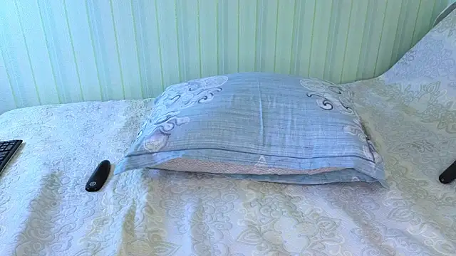  Lily  online show from 4, 2, 2025