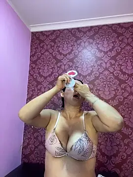 Snapshot of juliana_diaz chatting on 21, 10, 2025 juliana diaz online show from 21, 10, 2025