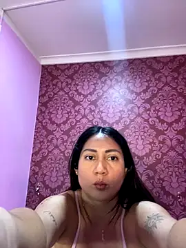 Snapshot of juliana_diaz chatting on 12, 11, 2025 juliana diaz online show from 12, 11, 2025