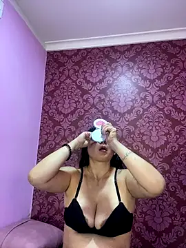 Snapshot of juliana_diaz chatting on 27, 11, 2025 juliana diaz online show from 27, 11, 2025