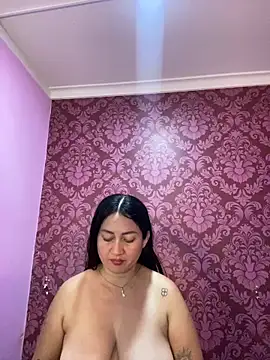 Snapshot of juliana_diaz chatting on 13, 11, 2025 juliana diaz online show from 13, 11, 2025