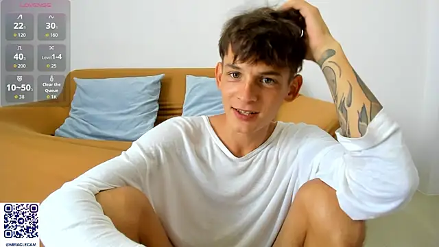 Snapshot of MiracleCam chatting on 4, 2, 2026 MiracleCam online show from 4, 2, 2026