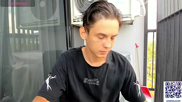 Snapshot of MiracleCam chatting on 14, 10, 2025 MiracleCam online show from 14, 10, 2025