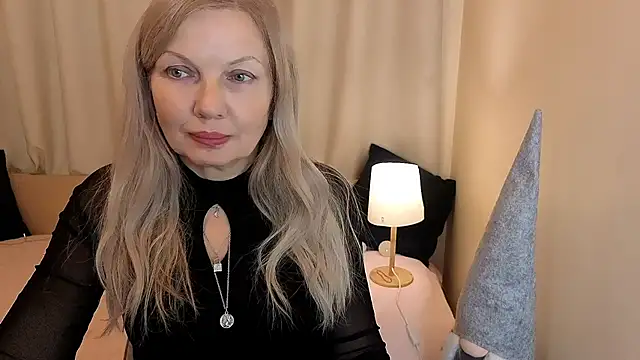 Abby Moore  online show from 20, 12, 2025