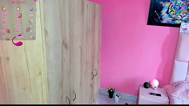 Snapshot of sofia_gold_ chatting on 8, 3, 2025 sofia gold online show from 8, 3, 2025