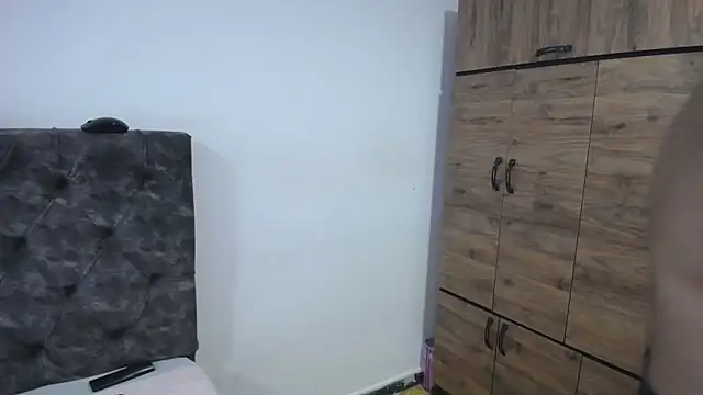 Snapshot of santi_hothot chatting on 10, 10, 2025 santi hothot online show from 10, 10, 2025