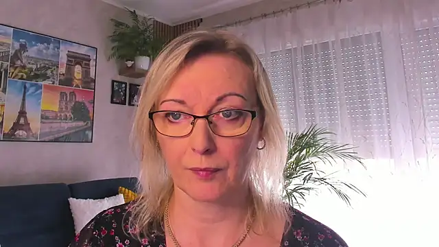 vanessa chat online show from 13, 4, 2026