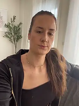 EllaMae online show from 22, 3, 2025