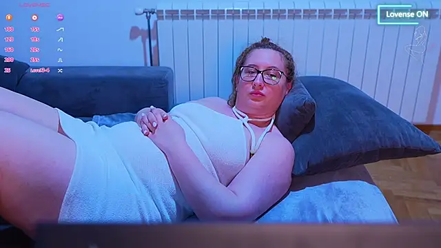 Snapshot of pawg_queen chatting on 15, 6, 2026 pawg queen online show from 15, 6, 2026