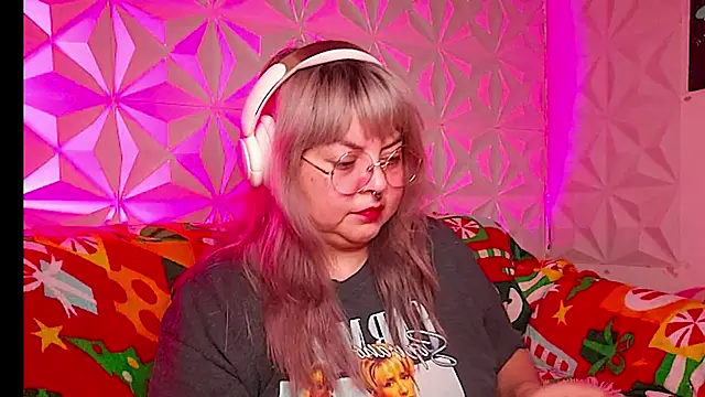 Satyn doll online show from 23, 12, 2025