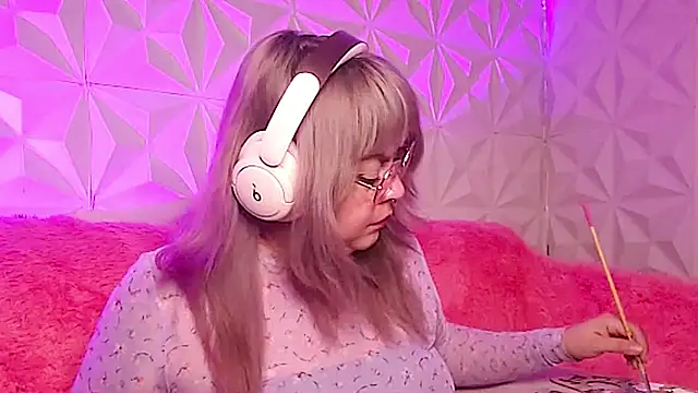 Satyn doll online show from 17, 11, 2025