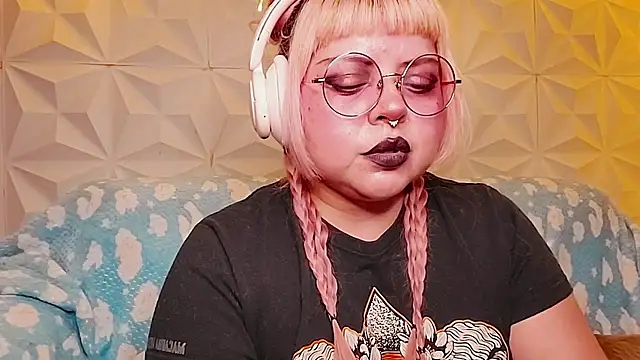 Satyn doll online show from 15, 5, 2026
