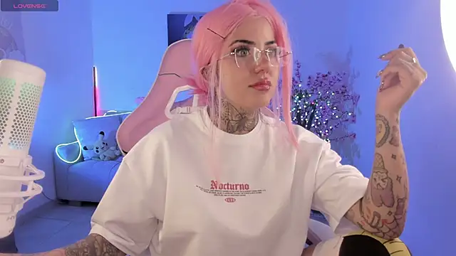 cute catlyn online show from 17, 4, 2026