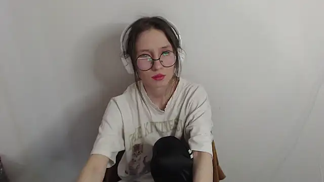 Snapshot of _Hanna_Moon_ chatting on 10, 4, 2026 Hanna Moon online show from 10, 4, 2026