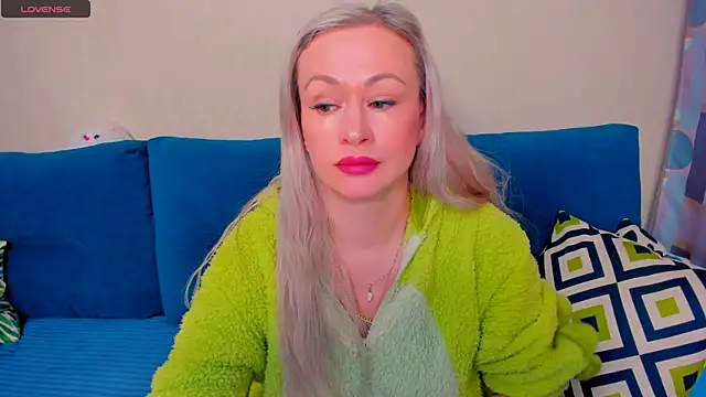 EllenMoore online show from 26, 10, 2025