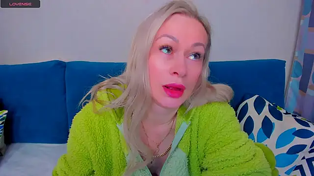 EllenMoore online show from 4, 10, 2025