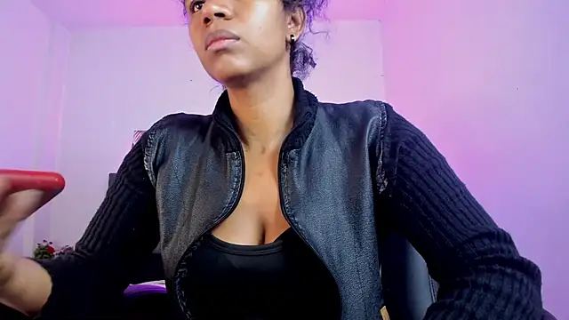 Ellie Alves online show from 13, 10, 2025