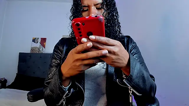 Ellie Alves online show from 7, 10, 2025