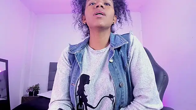 Ellie Alves online show from 11, 11, 2025