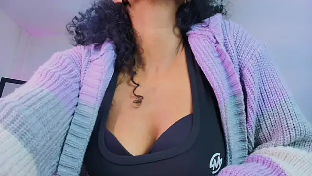 Ellie Alves online show from 11, 9, 2025