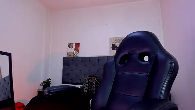 Ellie Alves online show from 24, 11, 2025