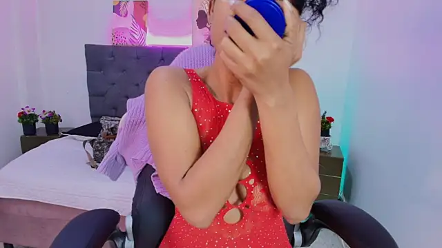 Ellie Alves online show from 24, 9, 2025