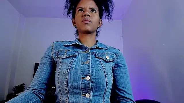 Ellie Alves online show from 6, 11, 2025