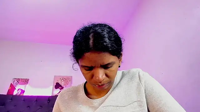 Ellie Alves online show from 16, 10, 2025