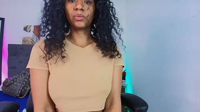 Ellie Alves online show from 9, 9, 2025