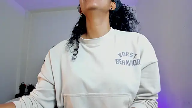 Ellie Alves online show from 8, 10, 2025