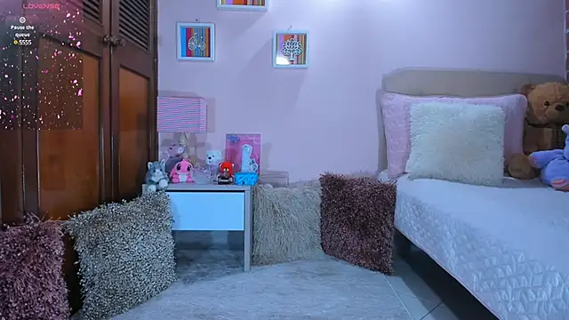 Snapshot of AbrilRussell chatting on 3, 12, 2024 AbrilRussell online show from 3, 12, 2024